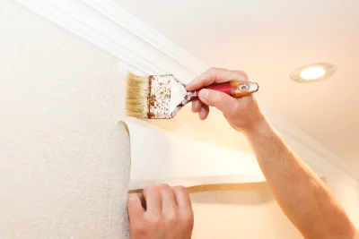 Pose de papier peint à Lados — revêtements muraux et toiles de verre